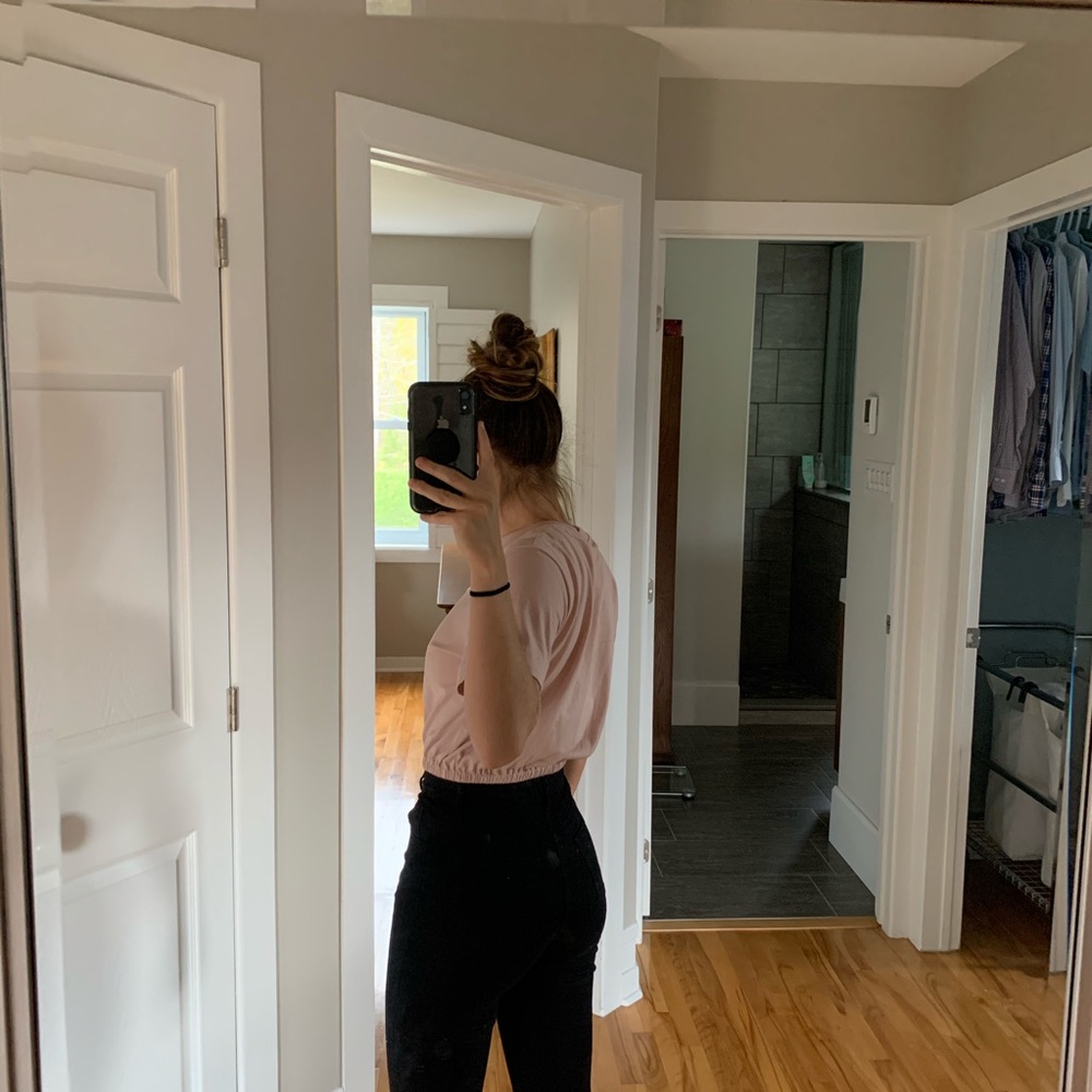 Aritzia light pink crop top - Picture 4 of 4
